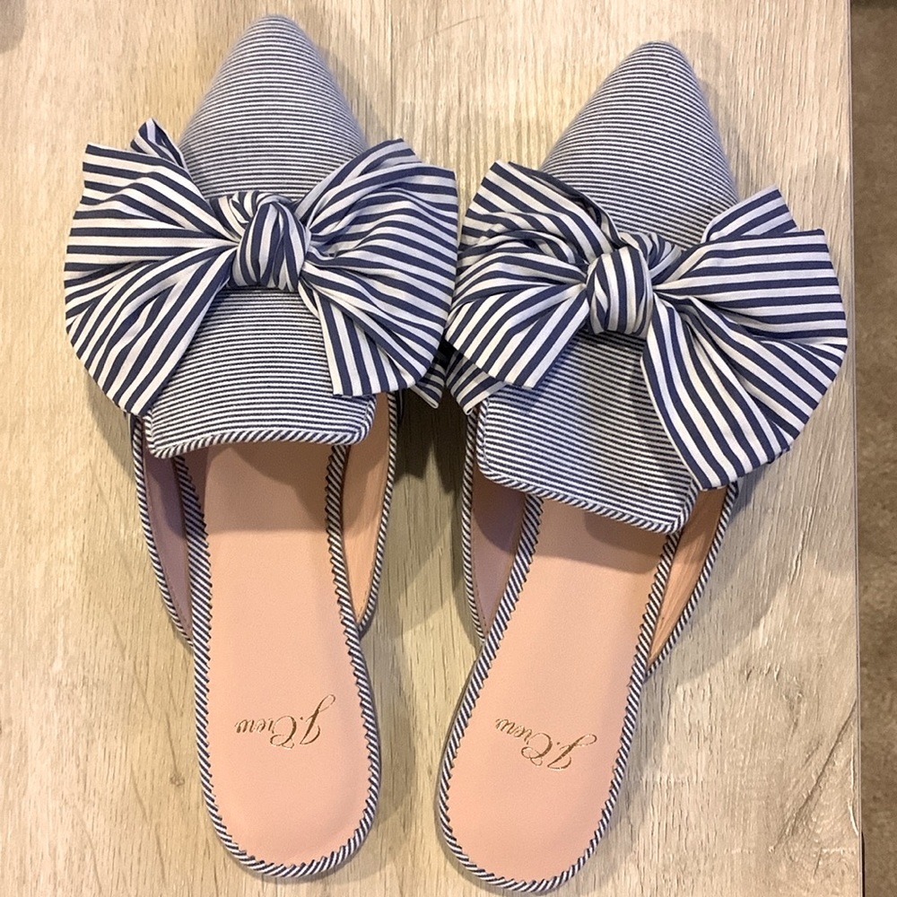 NEW.  JCrew Flats. Size 7